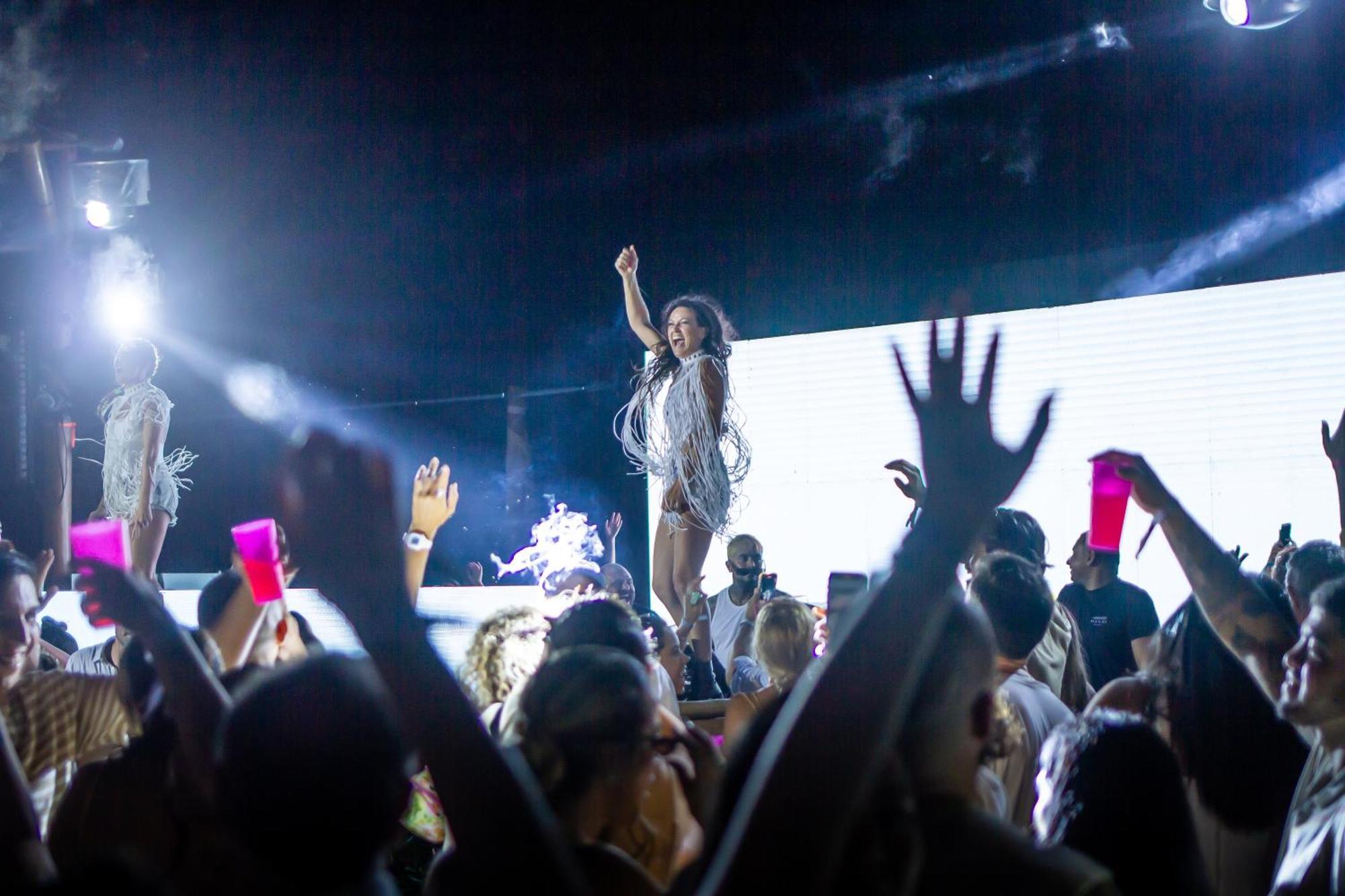 Cafe Jeri Hotel 지조카 데 제리콰콰라 외부 사진 Rihanna performing "Work" at the 2016 Coachella Valley Music and Arts Festival