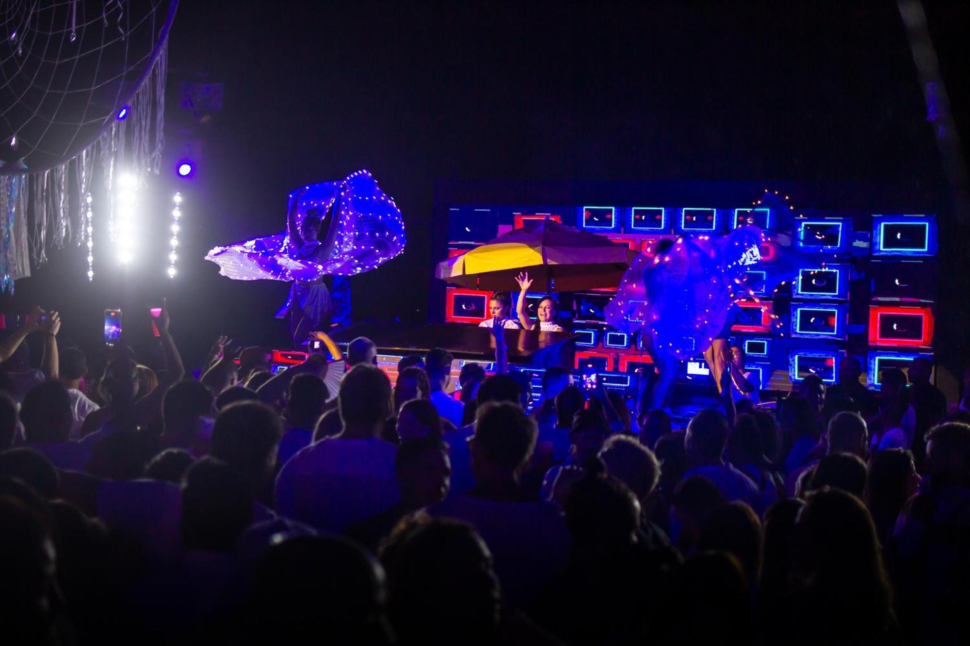 Cafe Jeri Hotel 지조카 데 제리콰콰라 외부 사진 The stage at the 2011 edition of the festival